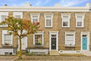 House prices at record high but headwinds expected