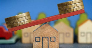 Mortgage Rate Hikes Lead to Fall in House Prices