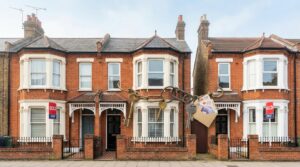 Property chains add £2,000 to moving costs as delays deter future moves